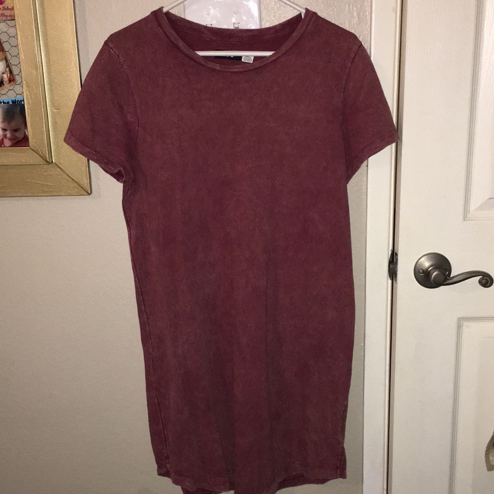 maroon t shirt dress